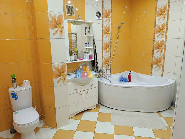 Продажа 2 комнатной квартиры, 60 м2, обл. Тульская, г. Новомосковск, Коммунистическая улица, 15 17